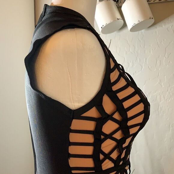 FASHION Nova caged dress very sexy open V-neck with straps across the chest XS - Picture 7 of 13